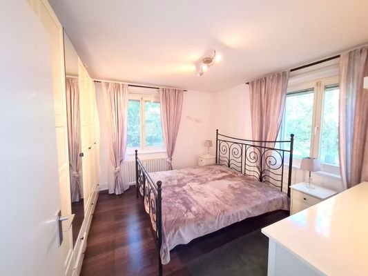 Schlafzimmer (2).jpg