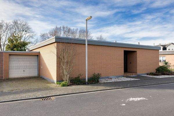 Straßenansicht inkl Garage