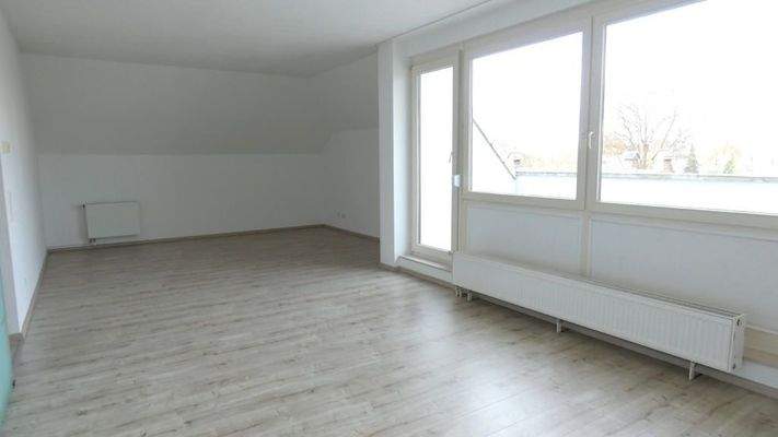 Wohn-/Esszimmer mit Loggia