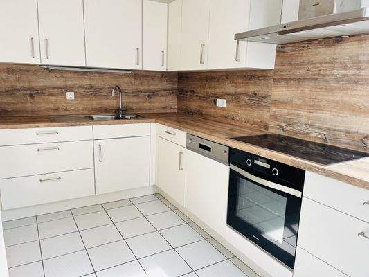 moderne Einbauküche inklusive