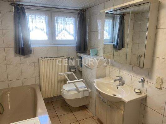 EG Bad mit Wanne & Dusche