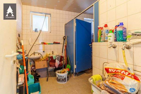 Abstellraum WCs ehemals Schule