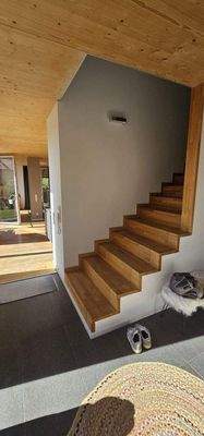 Treppenaufgang im Flurbereich zum DG