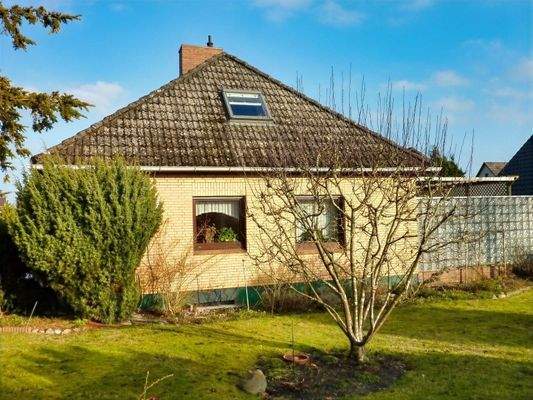 Garten mit Terrassenglaswand