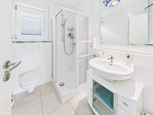 Gästebad mit WC in der Hauptwohnung 