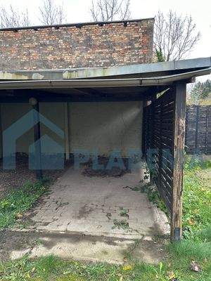 Carport.