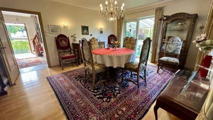 Esszimmer mit Blick zur Verranda