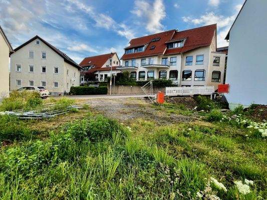 Blick auf Bauzaunelemente