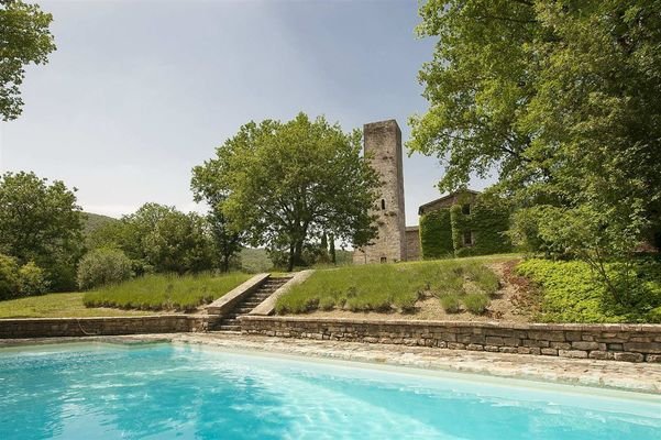 1-s576-pool-and-watchtower