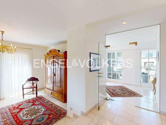 Offener Wohnraum mit Blick zum Flur