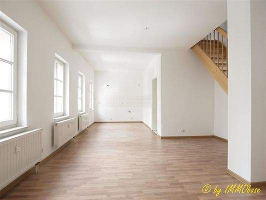 Wohnbereich mit Blick in die Küche