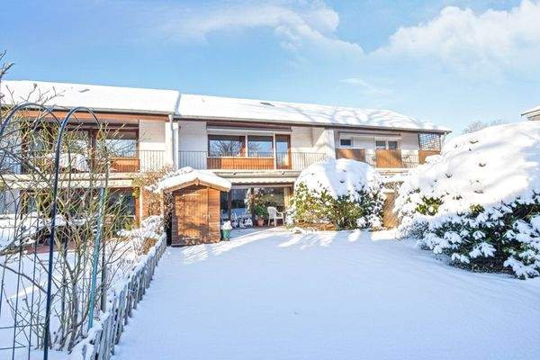 Hier wohnen Sie schön direkt am Saseler Stadtteilzentrum..JPG