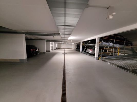 großzügige Tiefgarage