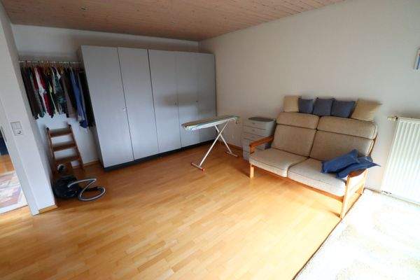 Zimmer OG mit Balkon2.JPG