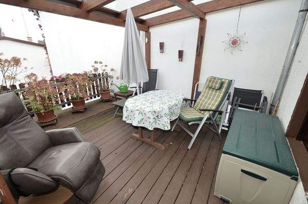 Überdachter Terrassenbereich OG