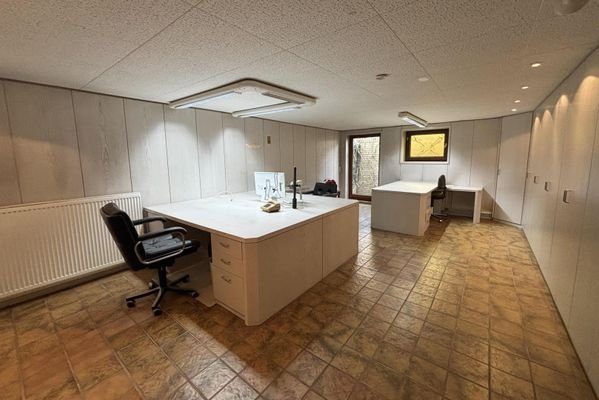 Büro im Keller