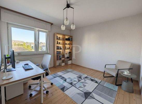 Büro-/Arbeitszimmer KI-Staging