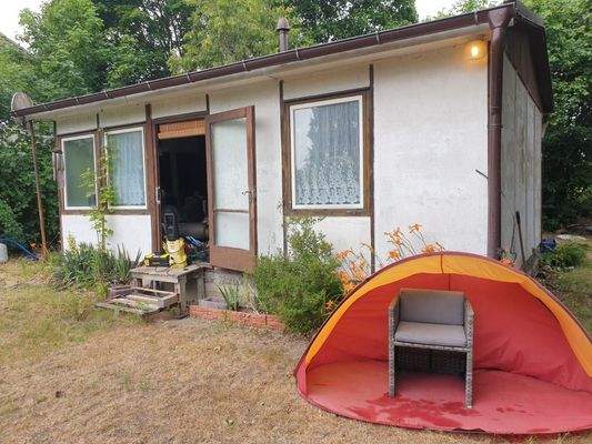 Vorderansicht Holzhaus / Steinhaus