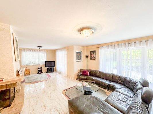 Wohnbereich Ansicht II mit Kamin