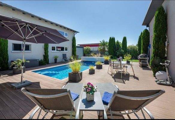 Terrasse mit Pool