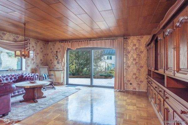 Wohnzimmer mit Zugang zur Terrasse