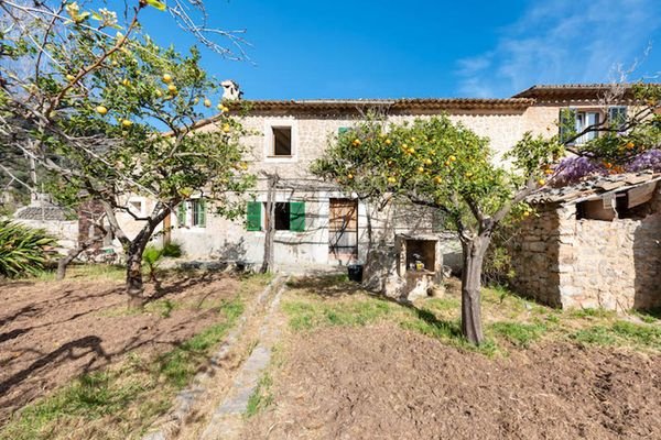 Charmante rustikale Finca mit Reformprojekt und gültiger Lizenz in Strandnähe in Port de Soller