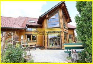 Hausansicht von Terrasse