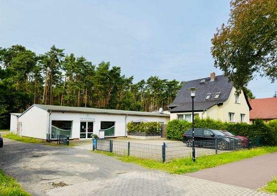 Gewerbeeinheit mit Parkplatz