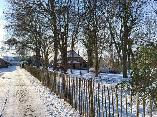 Außenansicht bei Schnee