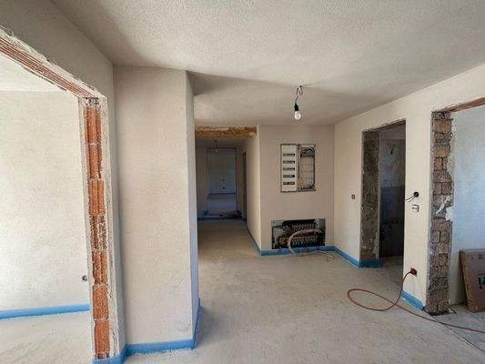 Diele. WC 2. Tür rechts