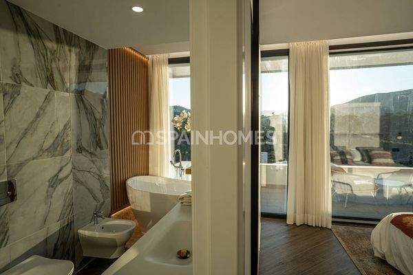 Newly-Built Villas Within Walking Distance of Amenities in Mijas