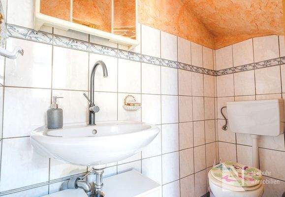 Gäste-WC, zugehörig Wohnung im DG