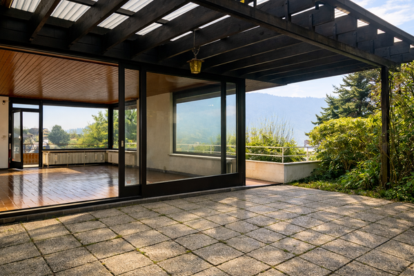 TERRASSE OG - KI GENERIERT