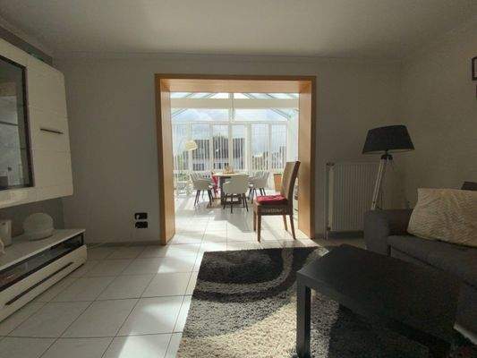 Wohnzimmer mit Wintergarten