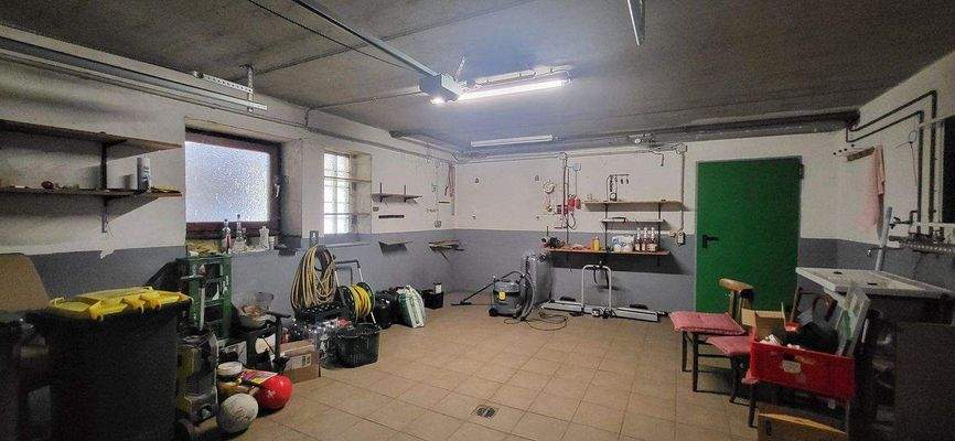 Werkstatt direkt an der Garage