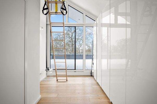 Ankleide/Leiter zum "Piratennest"