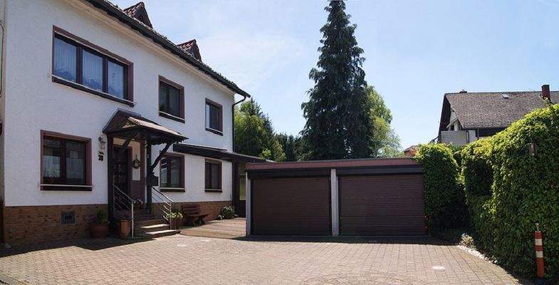 Blick auf die Doppelgarage