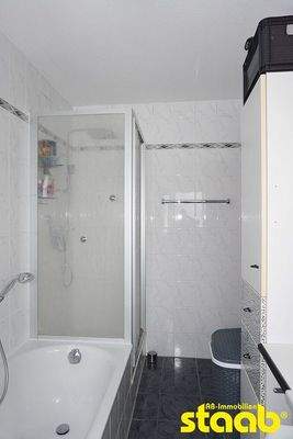 mit Wanne und Dusche