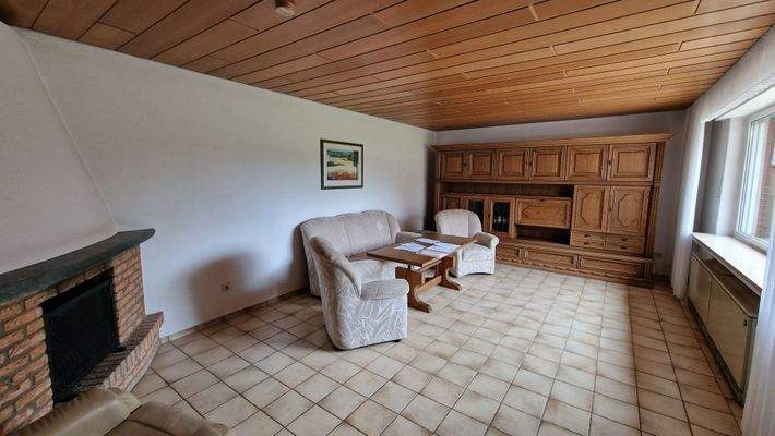 großzügiges Wohnzimmer