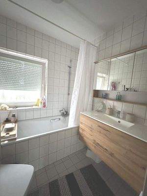 Bad mit Waschtischanlage