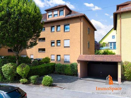 Zufahrt zur hauseigenen Tiefgarage