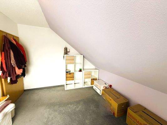 Dachgeschoss mit Kartons