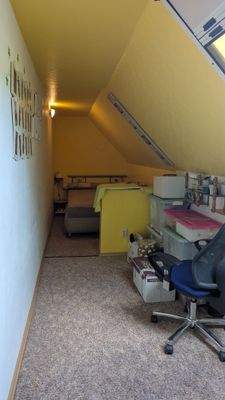 kleines Zimmer Dachgeschoss.jpg