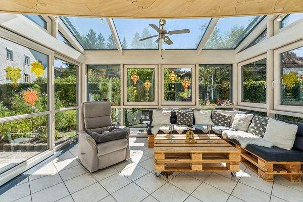 Wintergarten mit Kamin (Whg. EG) 