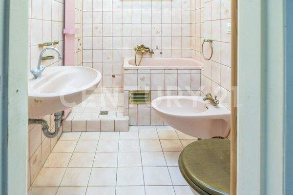 Innenliegendes Badezimmer im Obergeschoss