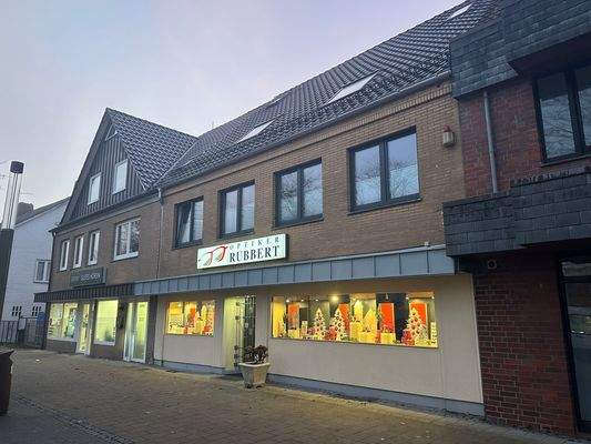 Wohnhaus mit Geschäften