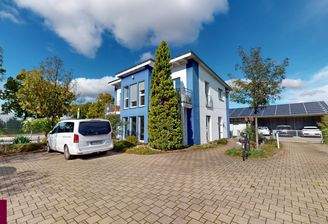 Außenansicht und Parkplätze