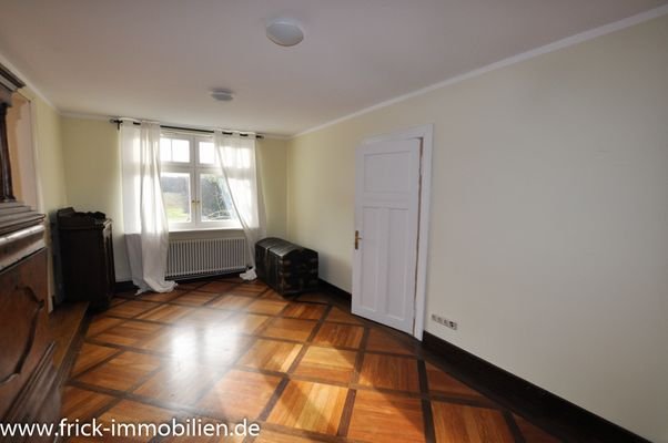 25-Schlafzimmer Vorderhasu EG.JPG