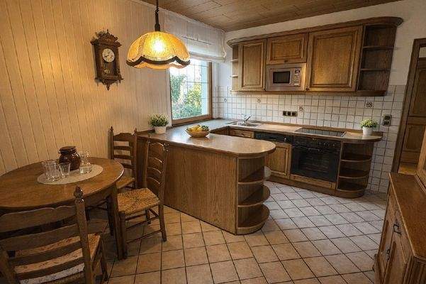 Die Küche bietet eine geräumige Aufteilung