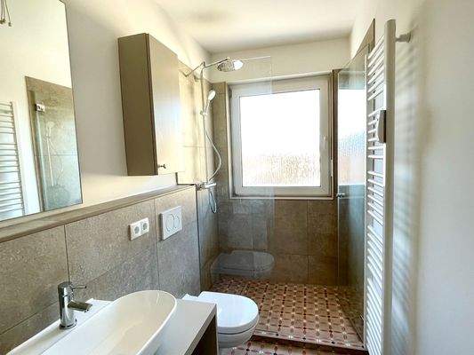 Detail 2: Bad mit Fenster und WM-Anschluss